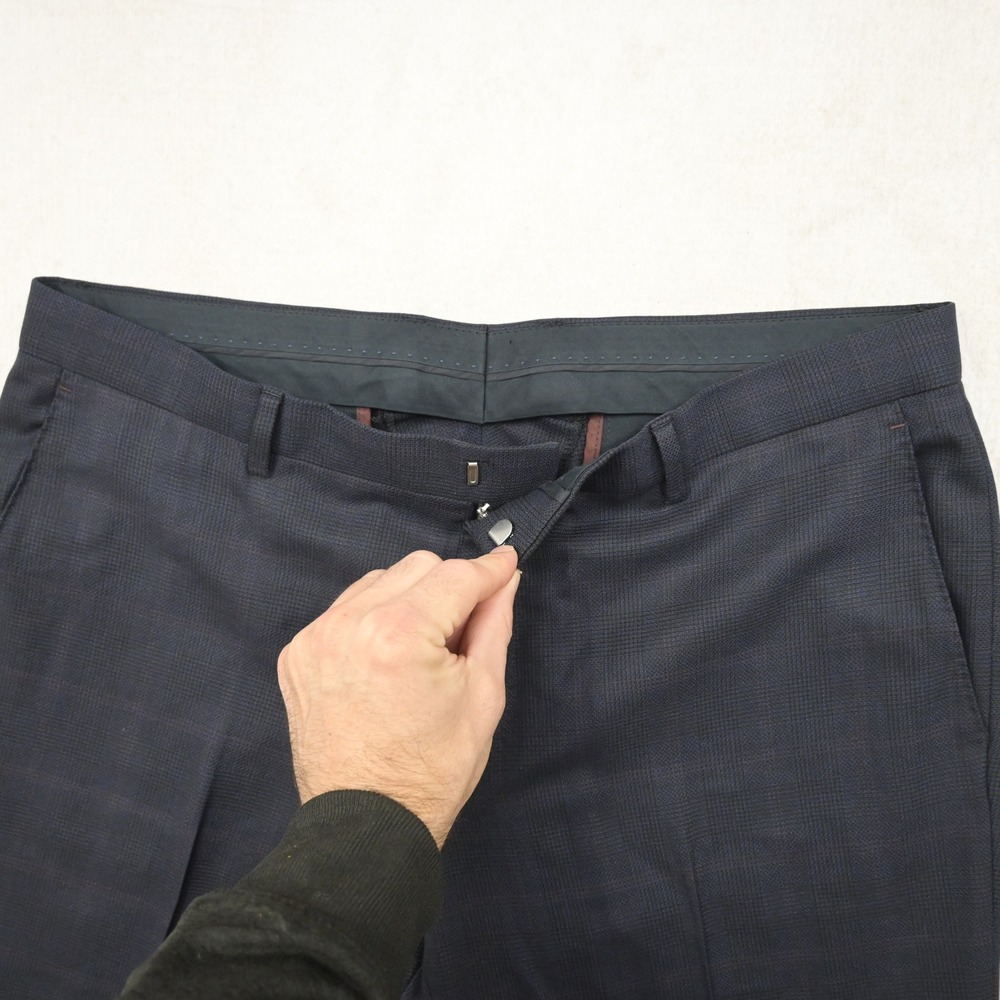 Hugo Boss Dress Pants Mens 36 x 32 Navy Plaid 100% Virgin Wool Flat Front - Picture 6 of 9